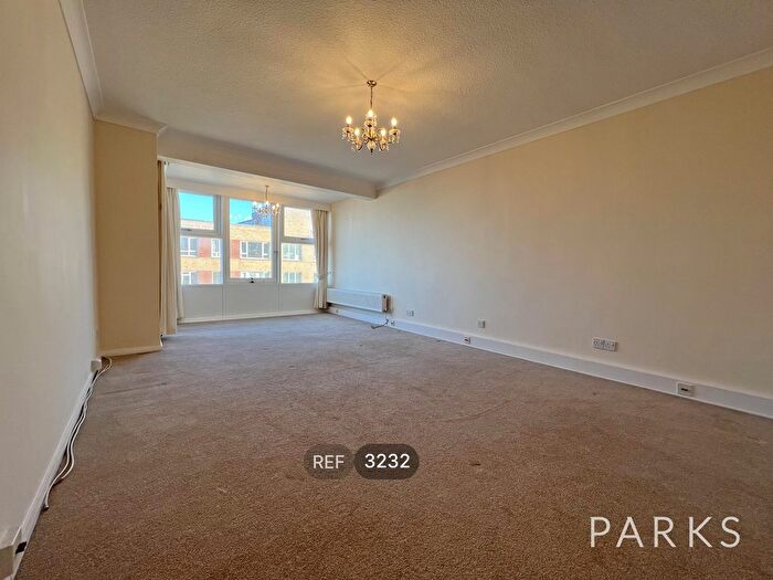 3 Bedroom Flat To Rent In Channings, , Kingsway, Hove, BN3