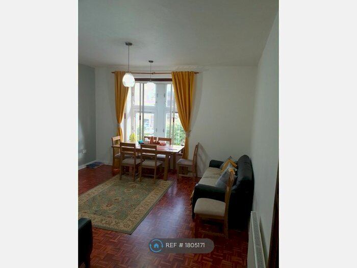 3 Bedroom Flat To Rent In Argyle Street, Glasgow, G3