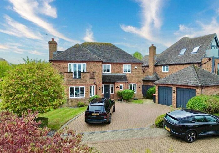 5 Bedroom Detached House To Rent In Shallowford Grove, Furzton, Milton Keynes, MK4