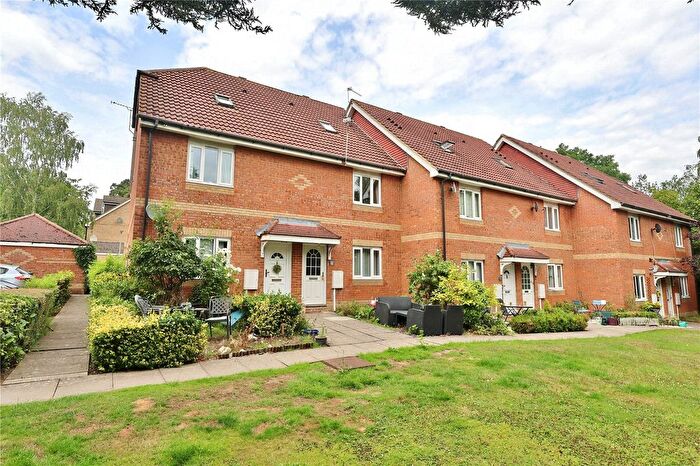 2 Bedroom Maisonette To Rent In Alexandra Gardens, Knaphill, Woking, Surrey, GU21