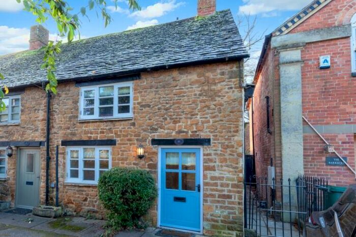 2 Bedroom Cottage To Rent In New Street, Deddington, OX15