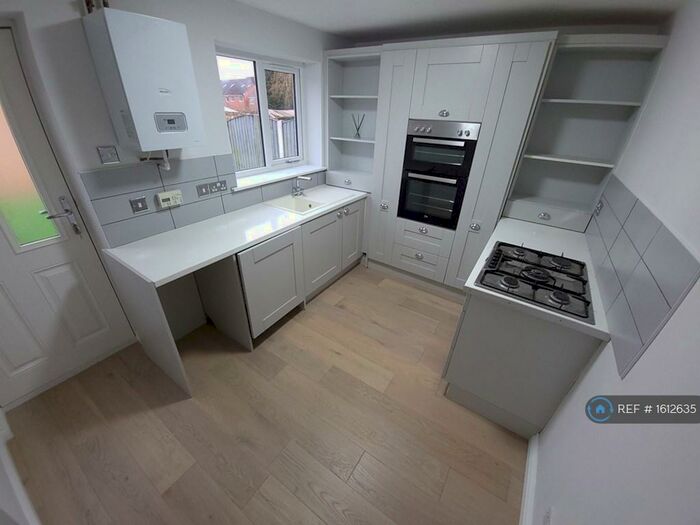 3 Bedroom Semi-Detached House To Rent In Falcon Close, Adwick-Le-Street, Doncaster, DN6