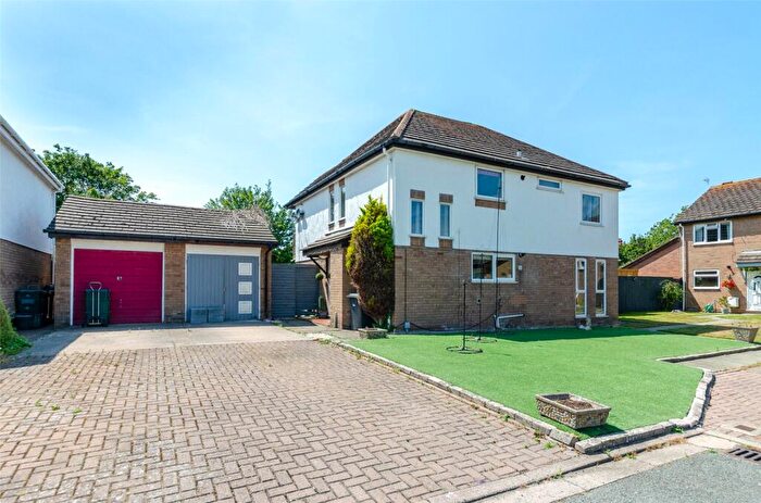 2 Bedroom Apartment For Sale In Queensway, Llandudno, Conwy, LL30