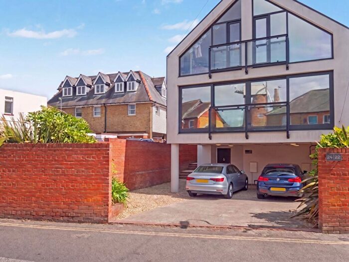 4 Bedroom Semi-Detached House For Sale In Bellingham Lane, Rayleigh, SS6