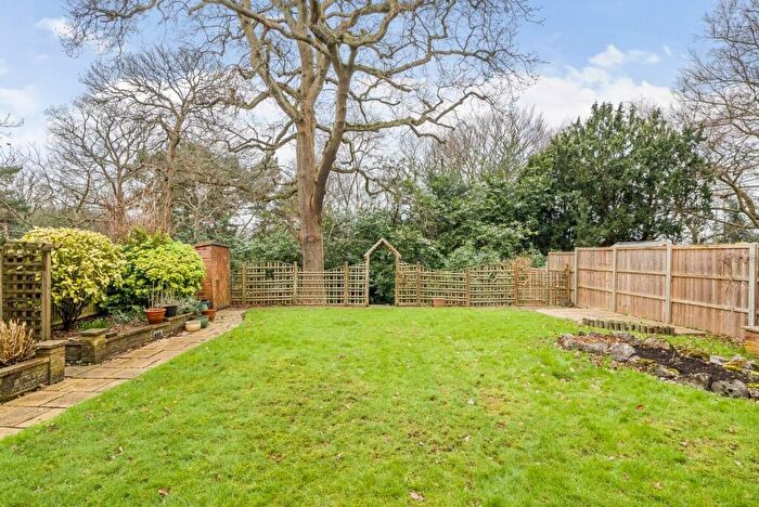 4 Bedroom Detached House For Sale In Postmill Close, Croydon, CR0