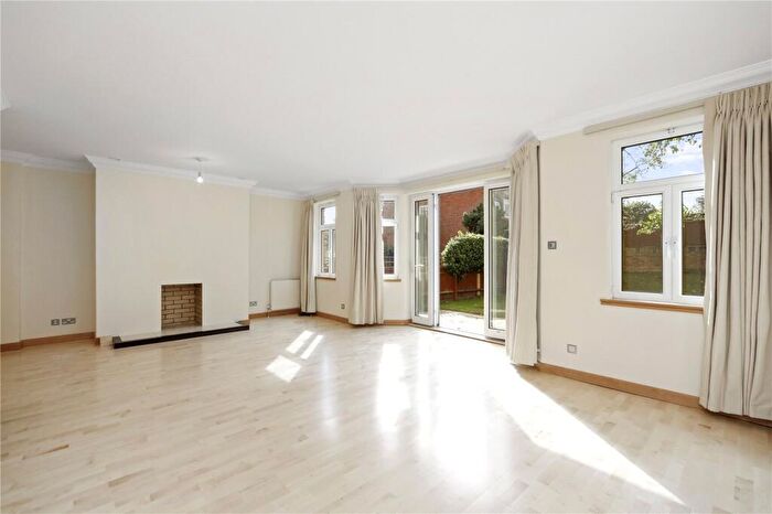 4 Bedroom Apartment To Rent In Greenaway Gardens, Hampstead, London, NW3