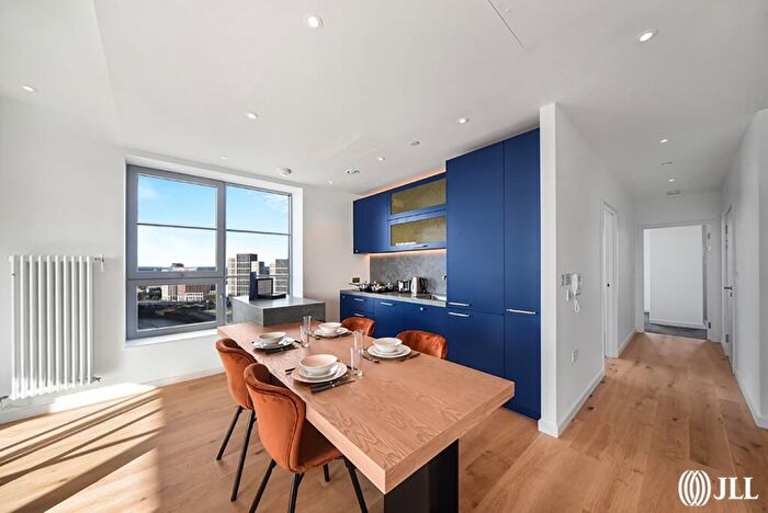 2 Bedroom Apartment To Rent In Douglass Tower, Good Luck Hope, E14