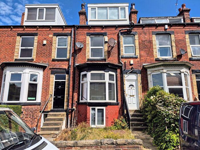 6 Bedroom Terraced House For Sale In Cardigan Lane, Leeds, LS6