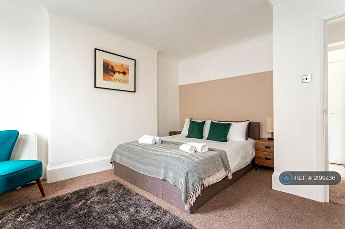 3 Bedroom Flat To Rent In West Street, Brighton, BN1