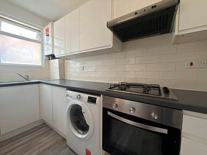 1 Bedroom Flat To Rent In Stonad Road, Palmers Green, N13