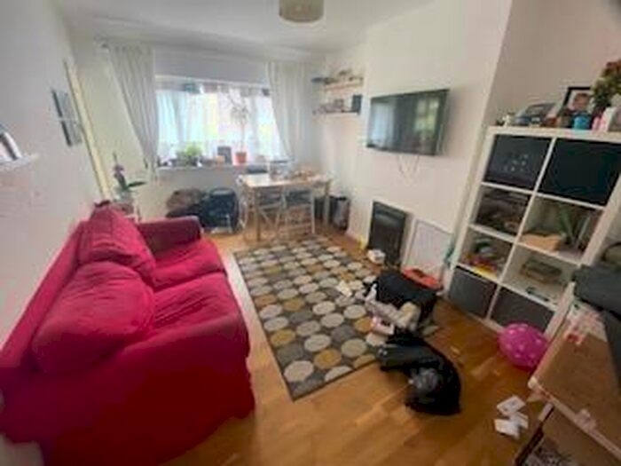 2 Bedroom Flat To Rent In Oxtoby Way, Streatham, SW16