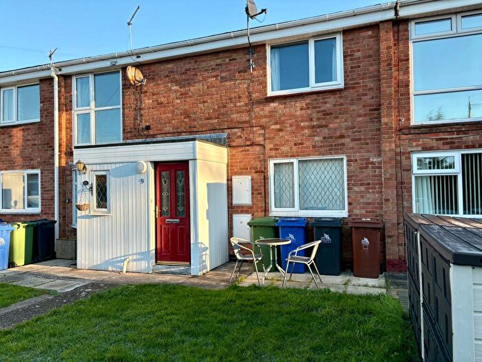 2 Bedroom Flat To Rent In Claymore Close, Cleethorpes, DN35