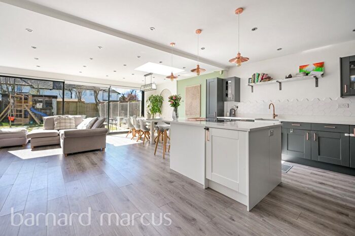 3 Bedroom Property To Rent In Russell Road, London, N20