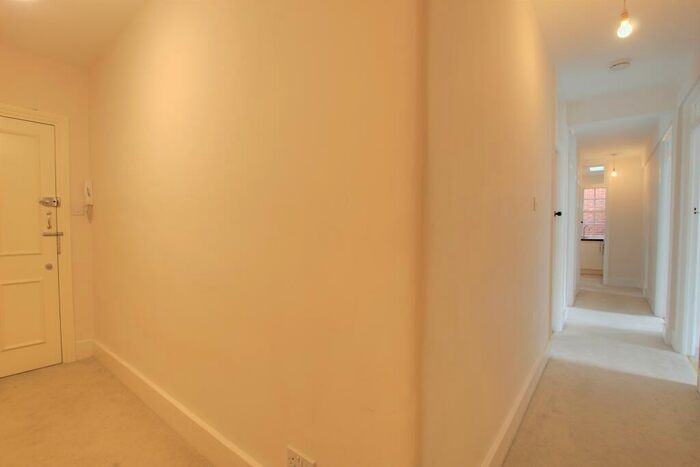 2 Bedroom Flat To Rent In Upper Richmond Road West (), East Sheen, SW14