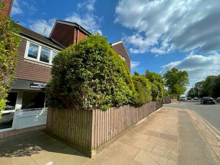 2 Bedroom Flat To Rent In Queens Park Parade, Northampton, NN2