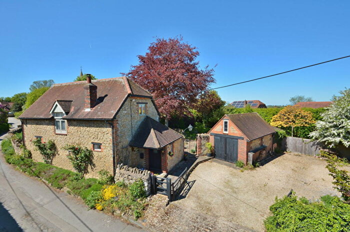 2 Bedroom Detached House For Sale In Chiltern View, Tetsworth, OX9
