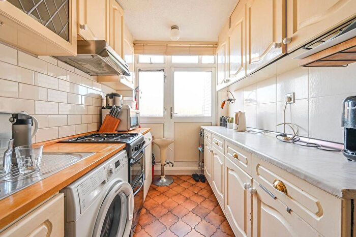 3 Bedroom Flat For Sale In Solander Gardens, Shadwell, London, E1