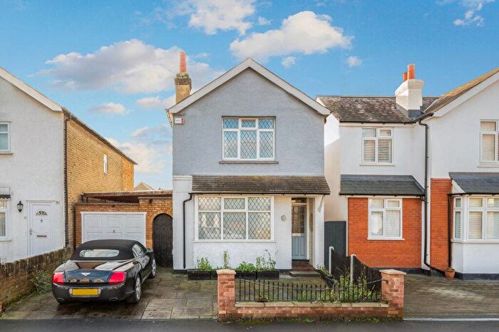 3 Bedroom Detached House For Sale In Dudley Road, Walton-on-Thames, KT12
