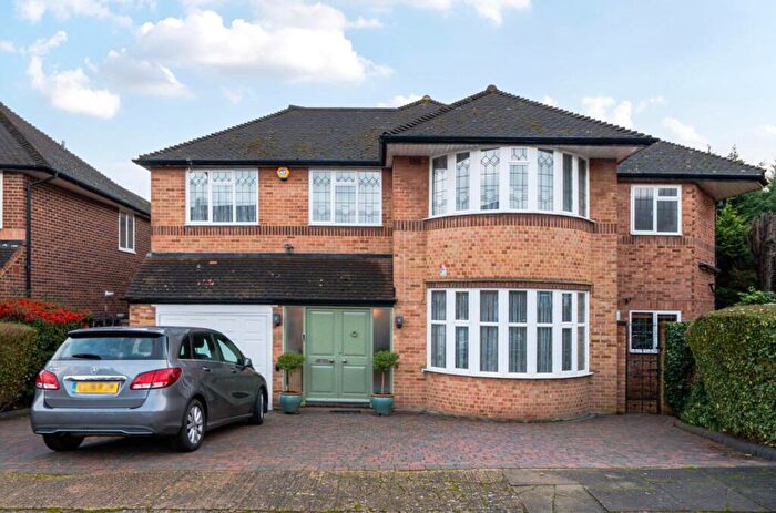 6 Bedroom Detached House For Sale In Framfield Close, Woodside Park, N12