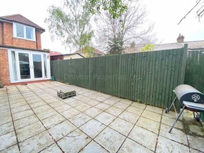 2 Bedroom End Of Terrace House To Rent In St. Andrews Road, London, W3