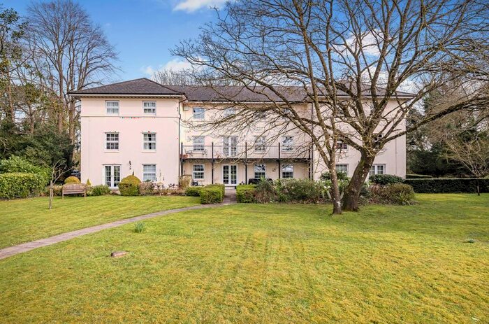 3 Bedroom Flat For Sale In Gravel Hill Road, Yate, Bristol, BS37