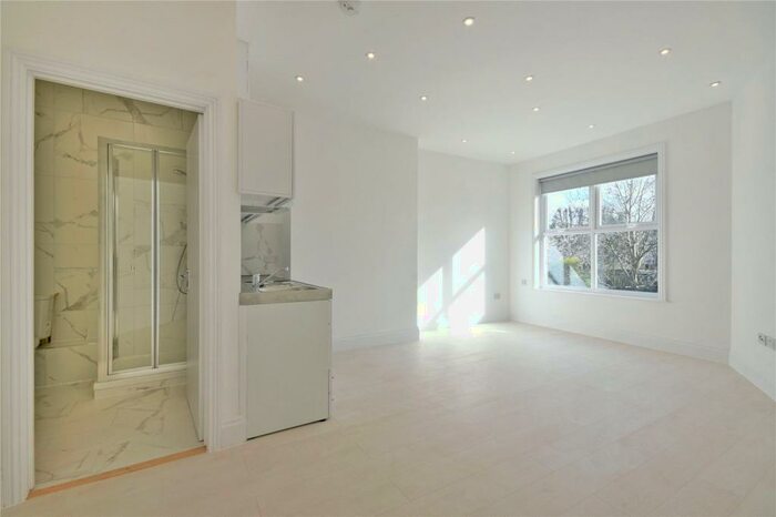 Studio To Rent In Gainsborough Road, Woodside Park, N12