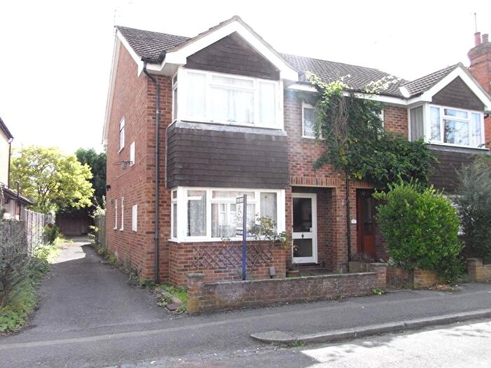 4 Bedroom Semi-Detached House To Rent In Melrose Avenue, Earley, Reading, RG6