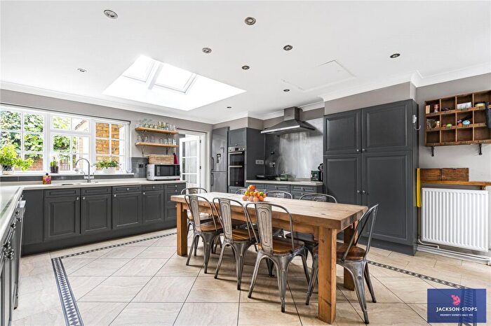 6 Bedroom House For Sale In Mulberry Close, Off The Avenue, Dallington, Northampton, NN5