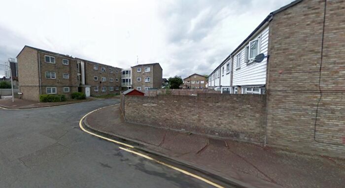 2 Bedroom Flat To Rent In Chatsworth Road, Stratford, London, United Kingdom, E15