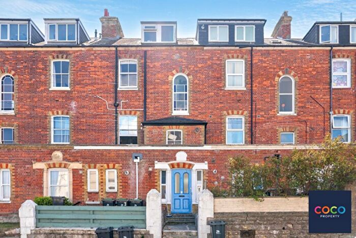 2 Bedroom Flat For Sale In Wyke Road, Weymouth, Dorset, DT4