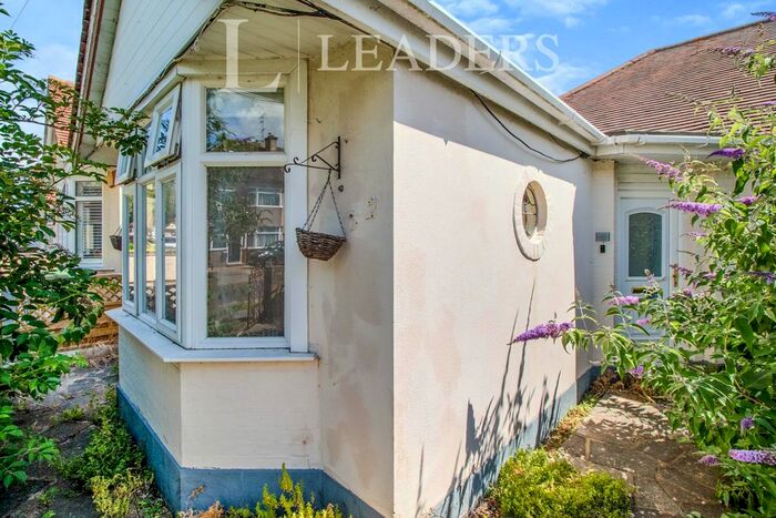 3 Bedroom Bungalow To Rent In Lyndale Avenue, Southend-On-Sea, SS2