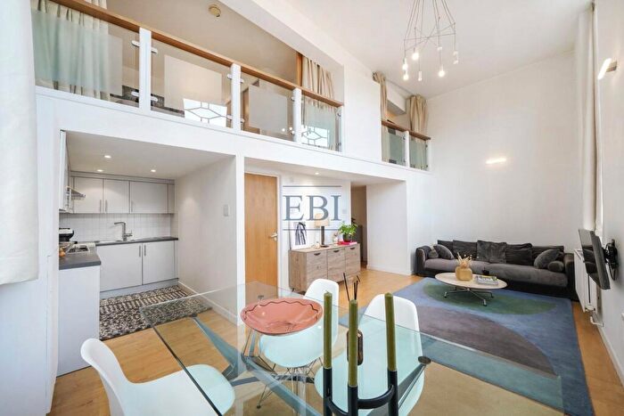 2 Bedroom Apartment For Sale In Old School Square, Popular, London, E14