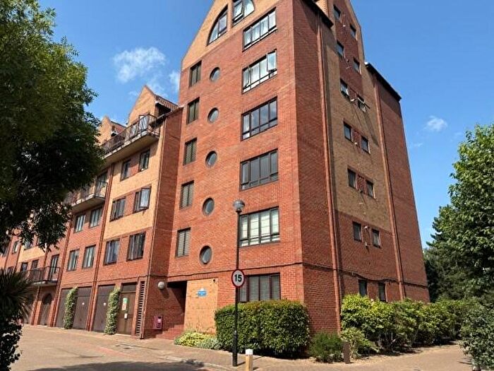 2 Bedroom Flat To Rent In Van Gogh Court, E14