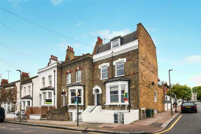 Studio To Rent In Taybridge Road, Battersea, London, SW11