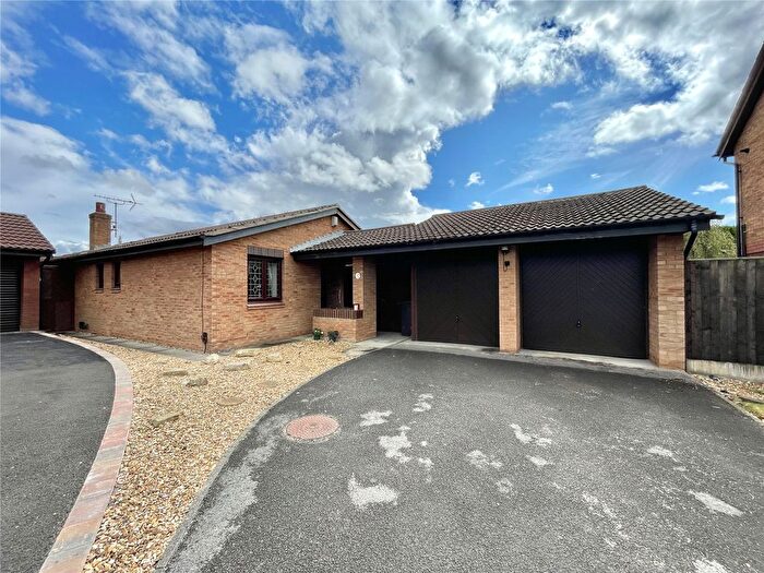 3 Bedroom Bungalow For Sale In Newland Close, Widnes, Cheshire, WA8
