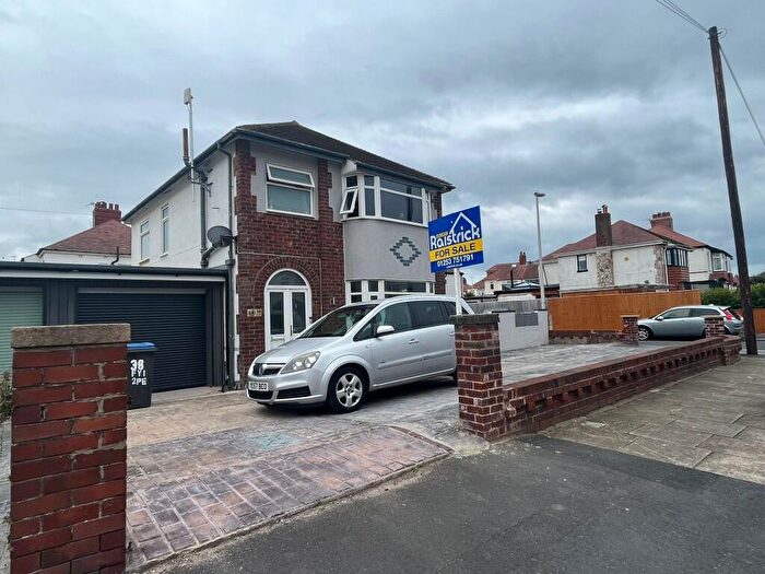 3 Bedroom Detached House For Sale In Caxton Avenue, FY2
