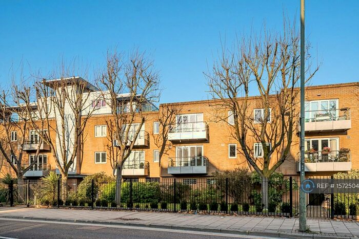 2 Bedroom Flat To Rent In Molvic Court, Beckenham, BR3