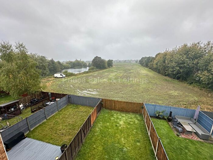 3 Bedroom Semi Detached House To Rent In Richmond Drive, North Hykeham, LN6