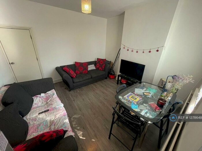 5 Bedroom Semi-Detached House To Rent In Reservoir Road, Birmingham, B16