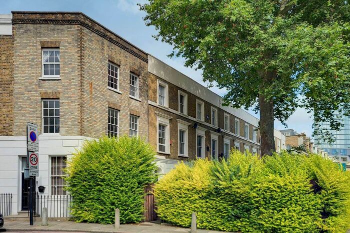 2 Bedroom Flat To Rent In City Road, Angel, London, EC1V