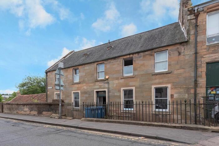 2 Bedroom Flat To Rent In South Bridge, Cupar, KY15