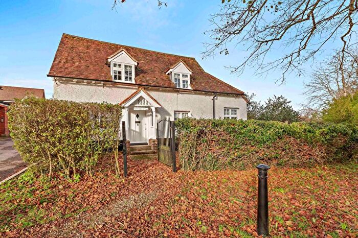 2 Bedroom Detached House For Sale In Amersham Road, High Wycombe, HP13