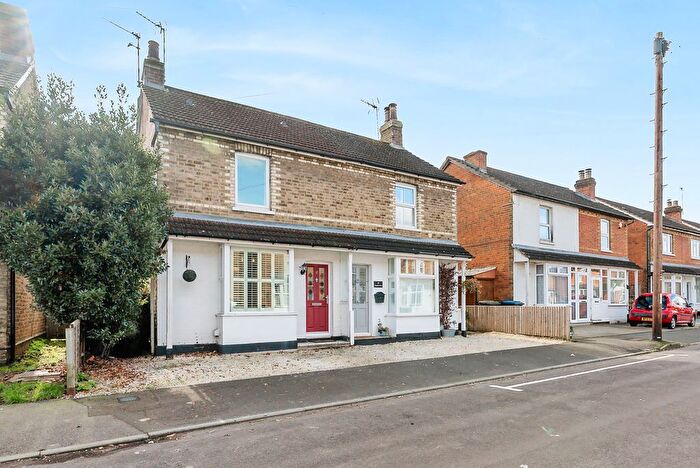 2 Bedroom Semi Detached House For Sale In Chapel Grove, Addlestone, KT15