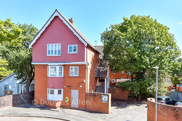 1 Bedroom Flat For Sale In Kenilworth Place, Noak Bridge, Basildon, Essex, SS15