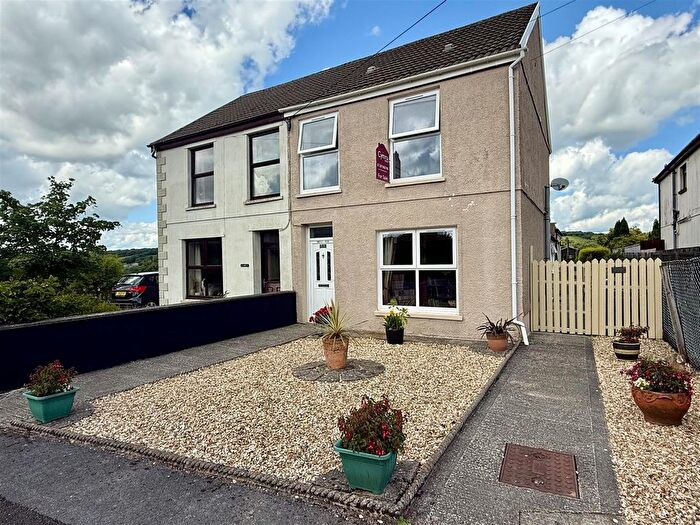 4 Bedroom Semi-Detached House For Sale In Carmarthen Road, Cross Hands, Llanelli, SA14
