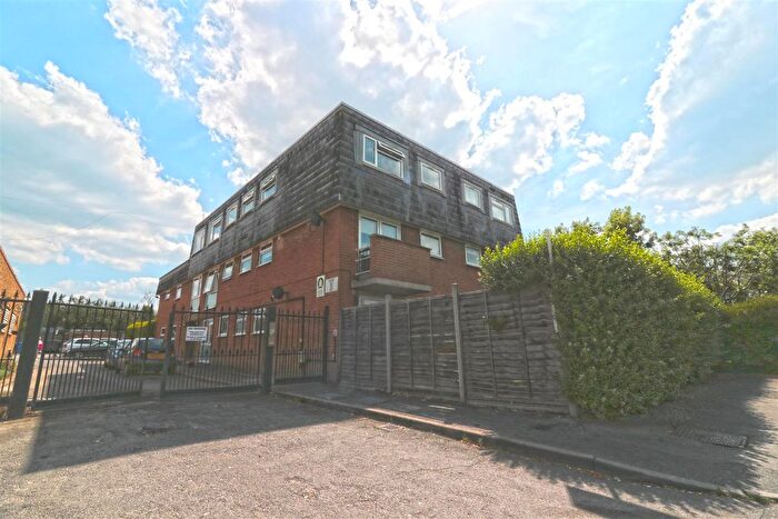 2 Bedroom Flat For Sale In Dedworth Road, Windsor, SL4