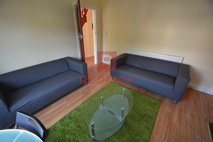 3 Bedroom House To Rent In Ash Road, Leeds, LS6