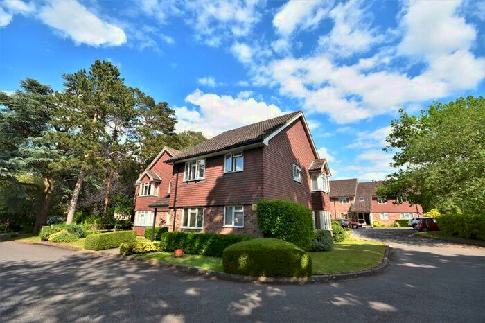 2 Bedroom Apartment To Rent In Trimmers Field, Farnham, GU9