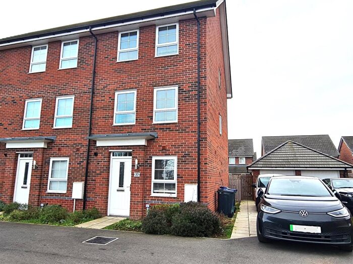 4 Bedroom Town House To Rent In Rovers Way, Doncaster, DN4