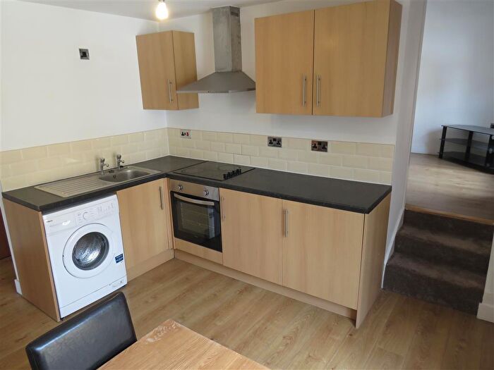 1 Bedroom Apartment To Rent In Common Road, Huddersfield, HD1